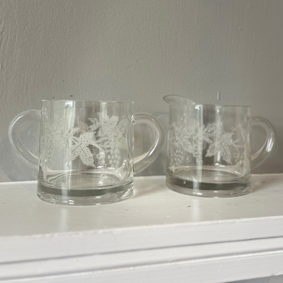 Bartlett Collins VTG 1940’s Frosted Grapevine Pattern Glass Sugar/Creamer Set - Picture 5 of 9